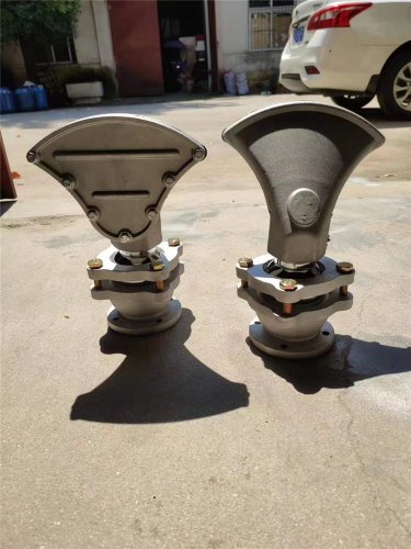 灑水車萬向可拆卸前噴頭（不銹鋼萬向旋轉(zhuǎn)底座，全鋁合金可拆卸清洗的鴨嘴頭）