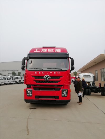 上汽紅巖29.7方前四后八鋁合金運(yùn)油車(chē)，20噸運(yùn)油車(chē)